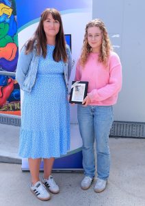 Gradam Acadúil sa Bhéarla