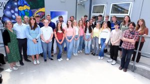 Scoláirí Bl.6 agus Foireann an Ghaelcholáiste