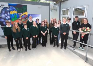 Comhairle na Scoláirí agus Dannielle Ní Mhuirthile (Rúnaí Scoile)