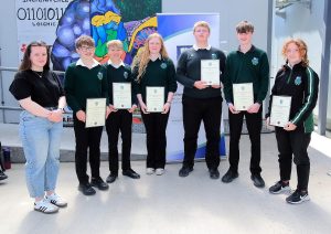 Gradam Barr Feabhais Bl.1 agus Katie Ní Mhurchú (Ceann Bliana)