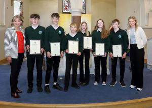 Gradaim-Barr-Feabhais-Bl.2-le-Cait-Ni-She-Priomhoide-agus-Roisin-Nic-an-Tuile-Ceann-Bliana