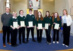 Gradaim-Barr-Feabhais-Bl.3-le-Conchur-O-hOgain-Priomhoide-Tanaisteach-agus-Roisin-Nic-an-Tuile-Ceann-Bliana